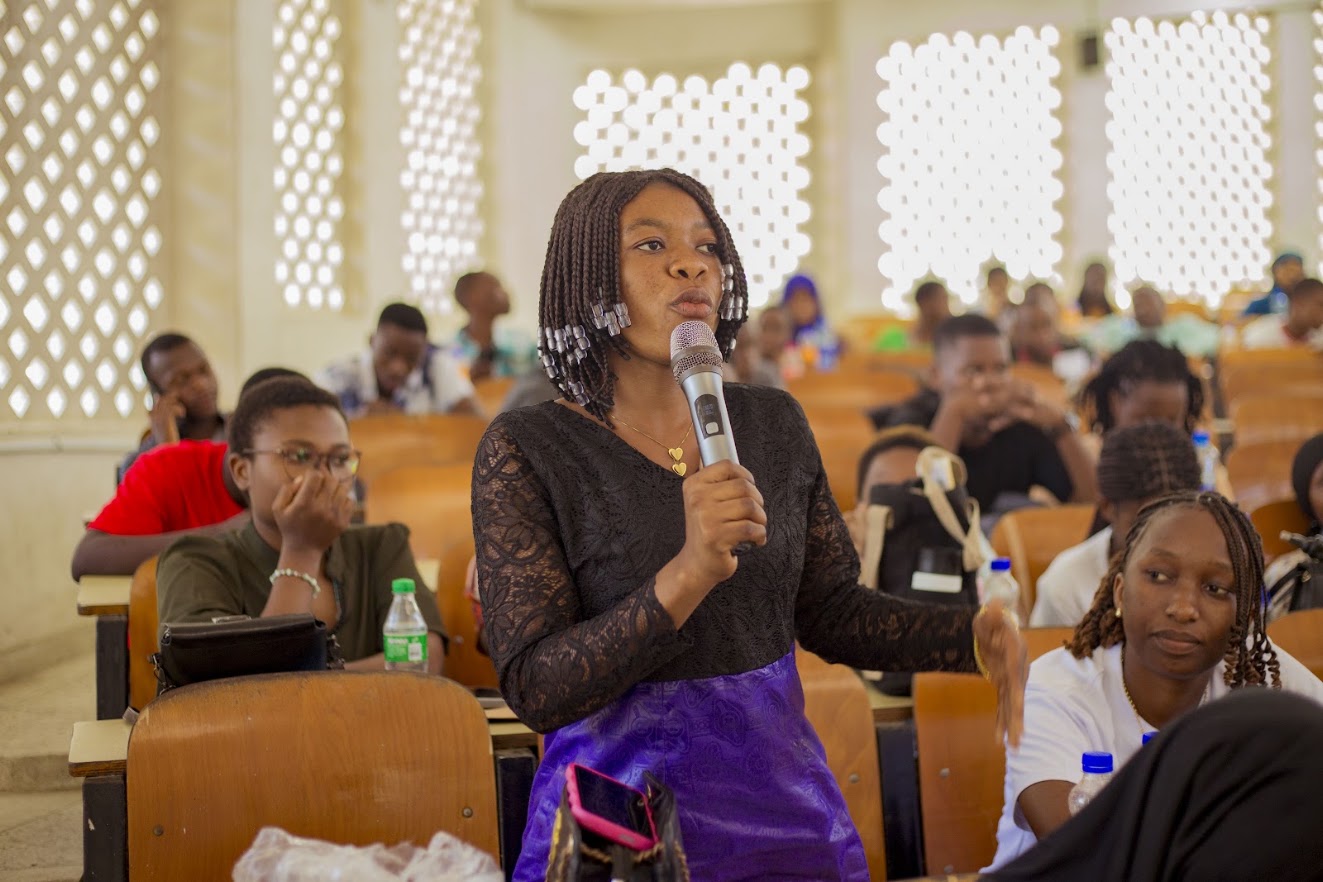 A first year student asking for clarification during the orientation day